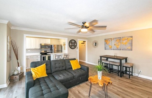 Peachtree Center Condo | StayATL | Downtown High Rise Condo with Balcony