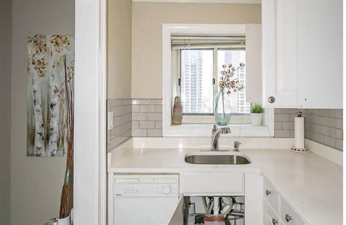 Peachtree Center Condo | StayATL | Downtown High Rise Condo with Balcony