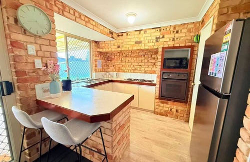Seville Grove Apartment | StayAU 4BR Family Retreat w/Garden – Near Perth