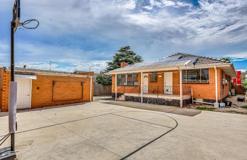 Malvern East House | StayAU Cozy 1BR Living Space Near Chadstone