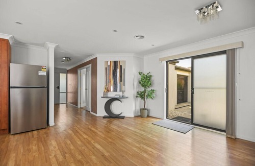 Berwick House | StayAU Stunning 4BRHouse Berwick