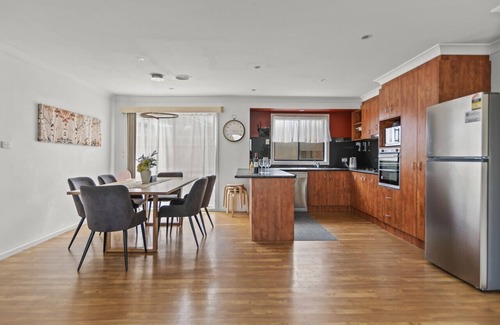 Berwick House | StayAU Stunning 4BRHouse Berwick