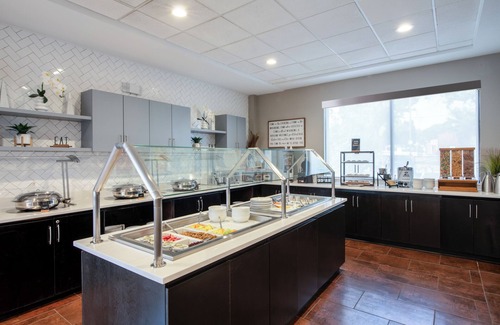 East Point Hotel | Staybridge Suites Atlanta Airport by IHG