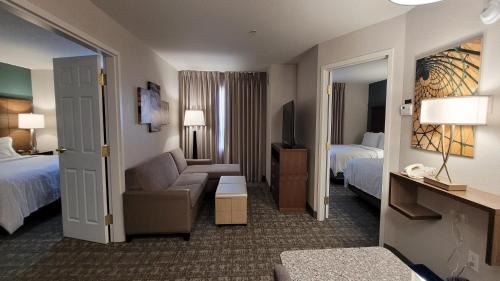 Calgary Hotel | Staybridge Suites - Calgary Airport by IHG
