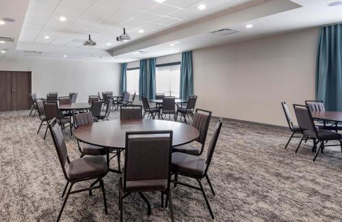 South Arlington Hotel | Staybridge Suites Grand Prairie Near Epic Central by IHG