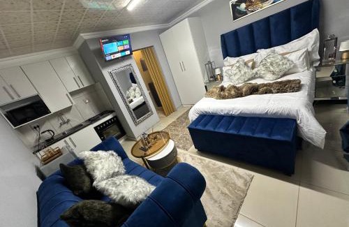 Soshanguve Apartment | StayComfyGuesthouseByPunky