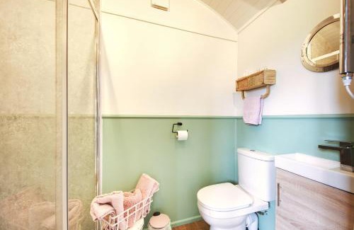 Hartland House | stayinhartland Quincecote shepherds hut