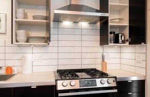 Belmont House | #StayinMyDistrict Buckman Open Loft-Style Townhome
