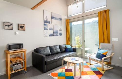 Belmont House | #StayInMyDistrict Buckman Spacious Modern Rowhouse