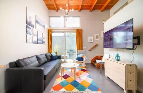 Belmont House | #StayInMyDistrict Buckman Spacious Modern Rowhouse