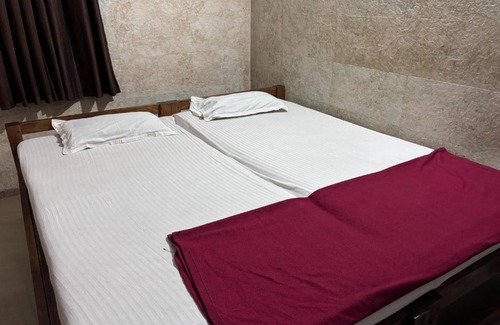 Murudeshwara Hotel | STAYMAKER Naik Residency