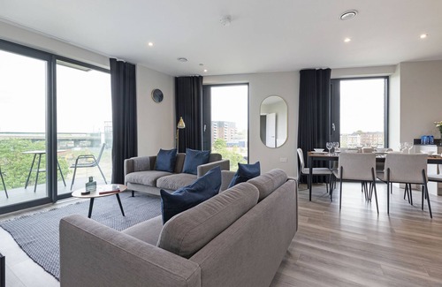 London Borough of Hounslow Apartment | Stayo Kew Gardens
