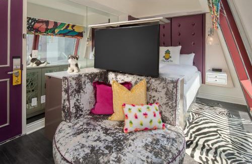 Garment District Hotel | Staypineapple, An Artful Hotel, Midtown New York