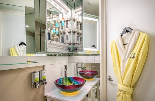 Garment District Hotel | Staypineapple, An Artful Hotel, Midtown