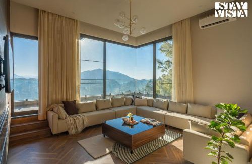 Solan Villa | StayVista at Dos - The Himalayan Den with Jacuzzi