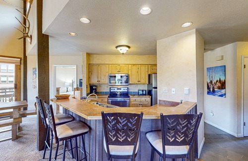 Steamboat Springs Ski Chalet | Steamboat Springs condo with pool, hot tub & balcony