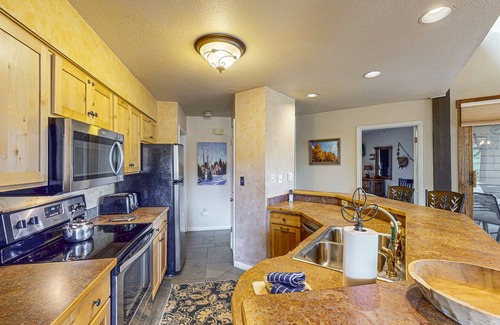 Steamboat Springs Ski Chalet | Steamboat Springs condo with pool, hot tub & balcony