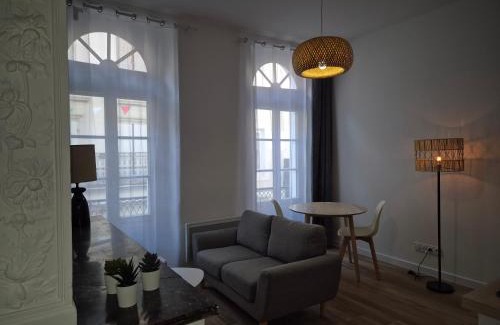 Villeneuve-sur-Lot Apartment | Stelina Haussmann - Balcony