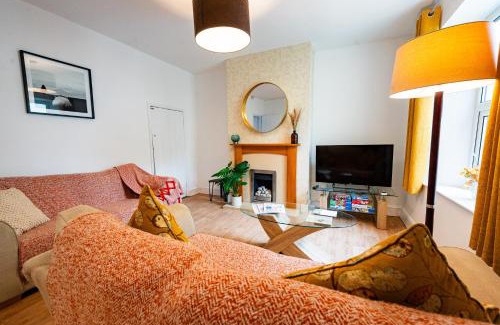 Staple Hill House | STELLA'S COTTAGE- Cute Traditional Home In South West By StayStaycations