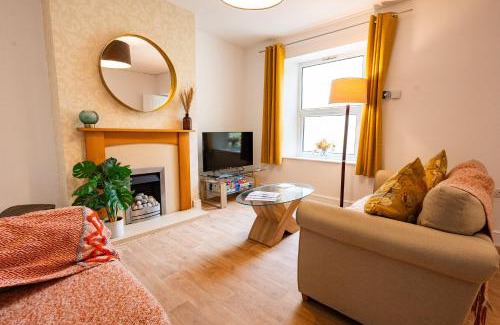 Staple Hill House | STELLA'S COTTAGE- Cute Traditional Home In South West By StayStaycations