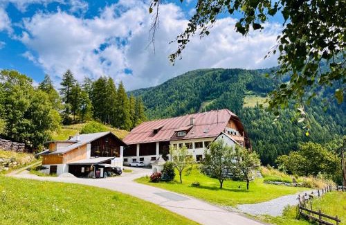 Rennweg am Katschberg Other | Stellplatz mit Aussicht auf Bergbauernhof