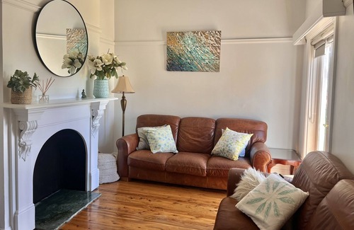 Tumut House | Step Back in Time: Charming 1880 Cottage Retreat for a Nostalgic Staycation!