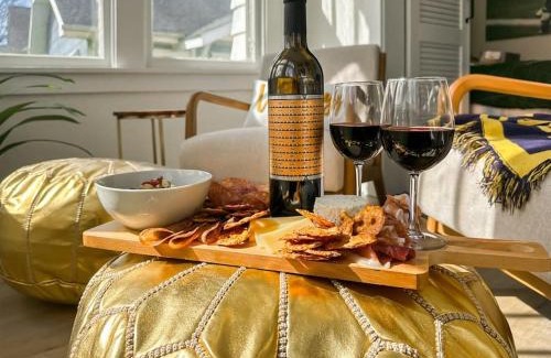 Northshore Triangle House | Step into School Spirit at the Golden Dome Getaway
