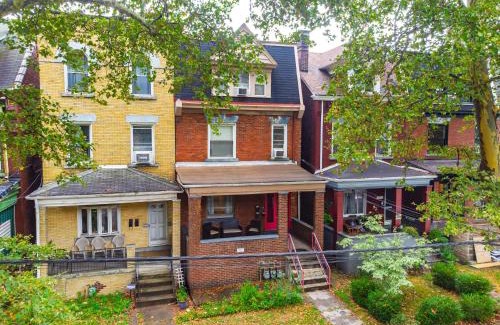 Bloomfield Apartment | Steps Away From Hospital - 2 Queen Bed - City View