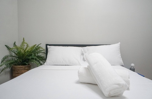 Hackensack River Waterfront House | Steps away from NYC light rail. Easy Commute