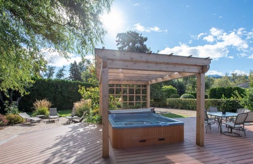 Vernon House | Steps away from the Turquoise Waters of Kalamalka Lake