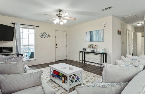 Crystal Beach Cottage | Steps from the Beach & Pet Friendly! Indoor/Outdoor Games~ FREE Bikes~Elevator