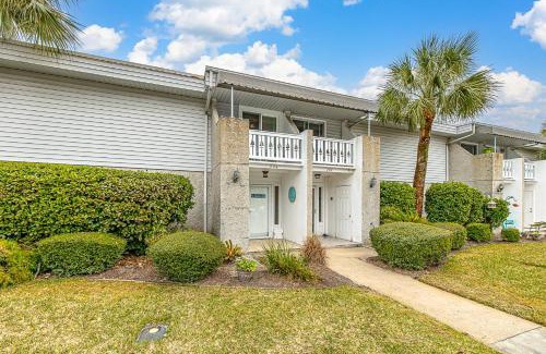 Saint Simons Island House | Steps to East Beach & Pet Friendly w/2 King Beds