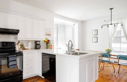 Prince Edward House | Steps to Main Street, Picton w Sandbanks Pass, Bbq and Large Private Back Yard