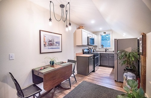Stowe Village Historic District Apartment | Steps to restaurants and coffee shops!