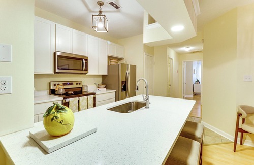 Northeast Virginia Beach Condo | Steps to Sand: Condo w/Pool in Virginia Beach!