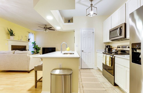 Northeast Virginia Beach Condo | Steps to Sand: Condo w/Pool in Virginia Beach!