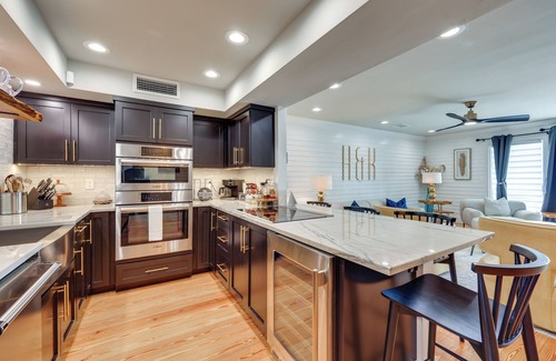 Jacksonville Beach Apartment | Steps to Sand: Townhome w/Balcony in Jax Beach!