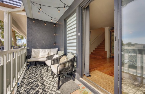 Jacksonville Beach Apartment | Steps to Sand: Townhome w/Balcony in Jax Beach!