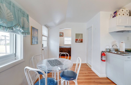 Surf City Cottage | Steps to Surf City Beach: Pet-Friendly Cottage!