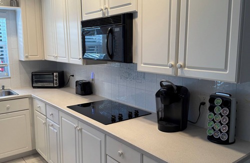 Ormond Shores Estates House | Steps to the beach & close to International speedway, Daytona & Flagler beach,
