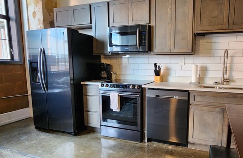Old City Condo | Sterchi Loft Retreat 1BR near TN Theatre