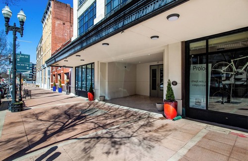 Old City Condo | Sterchi Loft Retreat 1BR near TN Theatre