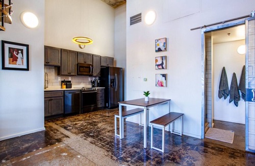 Old City Apartment | Sterchi Lofts Getaway - Downtown Knoxville