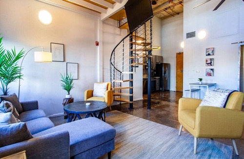 Old City Apartment | Sterchi Lofts Getaway - Downtown Knoxville