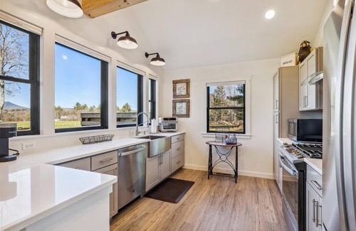 Stowe House | Sterling Ridge View: new 2 br, a/c, deck, Mansfield views!
