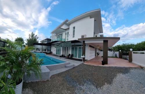 Kota Tinggi District Villa | Stillwater Retreat in Desaru