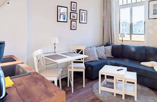Warnemuende Apartment | Stilvolle Suite mit zwei Zimmern am Kirchplatz