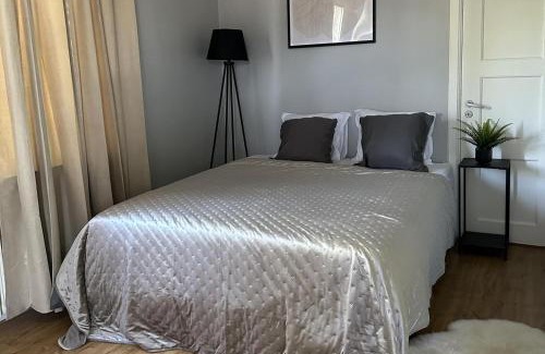 Spanga - Tensta House | Stockholm 5-Beds Sleeps 12 with Garden Access