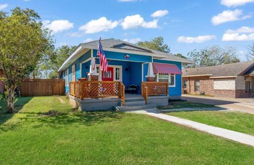 Fort Worth House | Stockyards-3/4 mile away!-Sleeps 8-Americana House