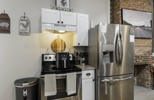 Fort Worth House | Stockyards- 4min Pet Friendly 3BR Luxe Gem